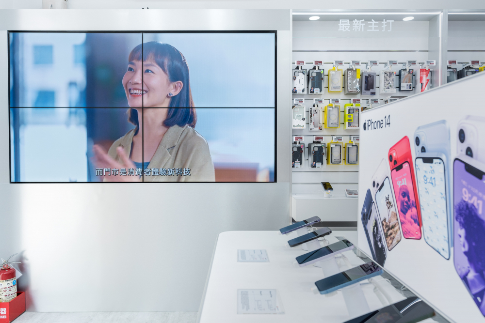 With one of its biaxial transformation strategies, "Go Vertical," WWW.乐鱼 deepens its applications in vertical markets, such as replacing traditional posters with high-quality displays, creating paperless new retail environments, and providing consumers with high quality digital experiences.